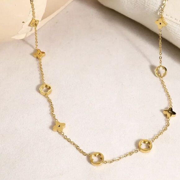18K Gold Plated Four Leaf Clover Necklace - Picture 3 of 8